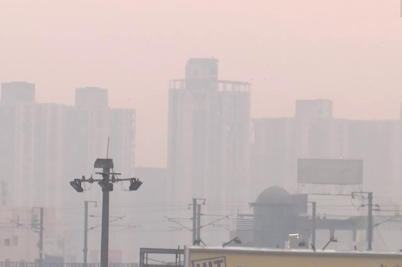 Delhi Air Quality: दिल्ली में हवा अब भी 'बहुत खराब', AQI 3O9; BS-4 डीजल, BS-3 पेट्रोल वाहनों से बैन खत्म