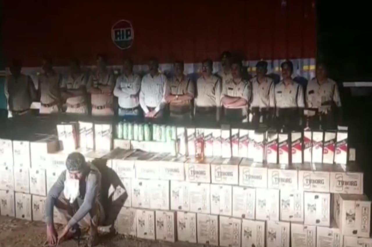 Dhar Crime News: 'पुष्पा' स्टाइल में हो रही थी शराब की तस्करी, आरोपी गिरफ्तार, लाखों में है कीमत