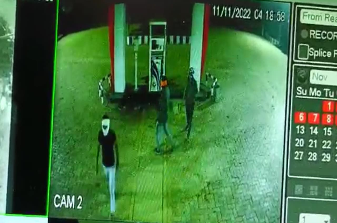 Gwalior Crime News: पेट्रोल पंप पर लूट की कोशिश, आधा दर्जन बदमाशों ने की फायरिंग, CCTV में कैद वारदात