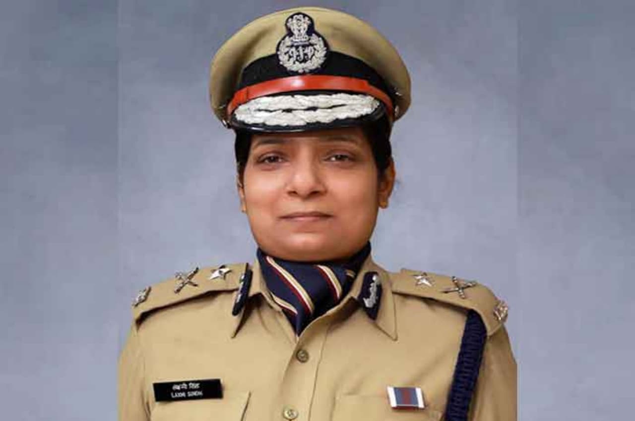 IPS Transfers in UP: 16 आईपीएस के तबादले, नोएडा की पुलिस कमिश्नर बनीं लक्ष्मी सिंह