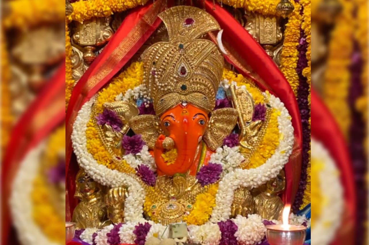 Jyotish Tips: हर फूल कुछ कहता है, किसी भी देवता को चढ़ा दोगे तो पूरी होगी हर मनोकामना