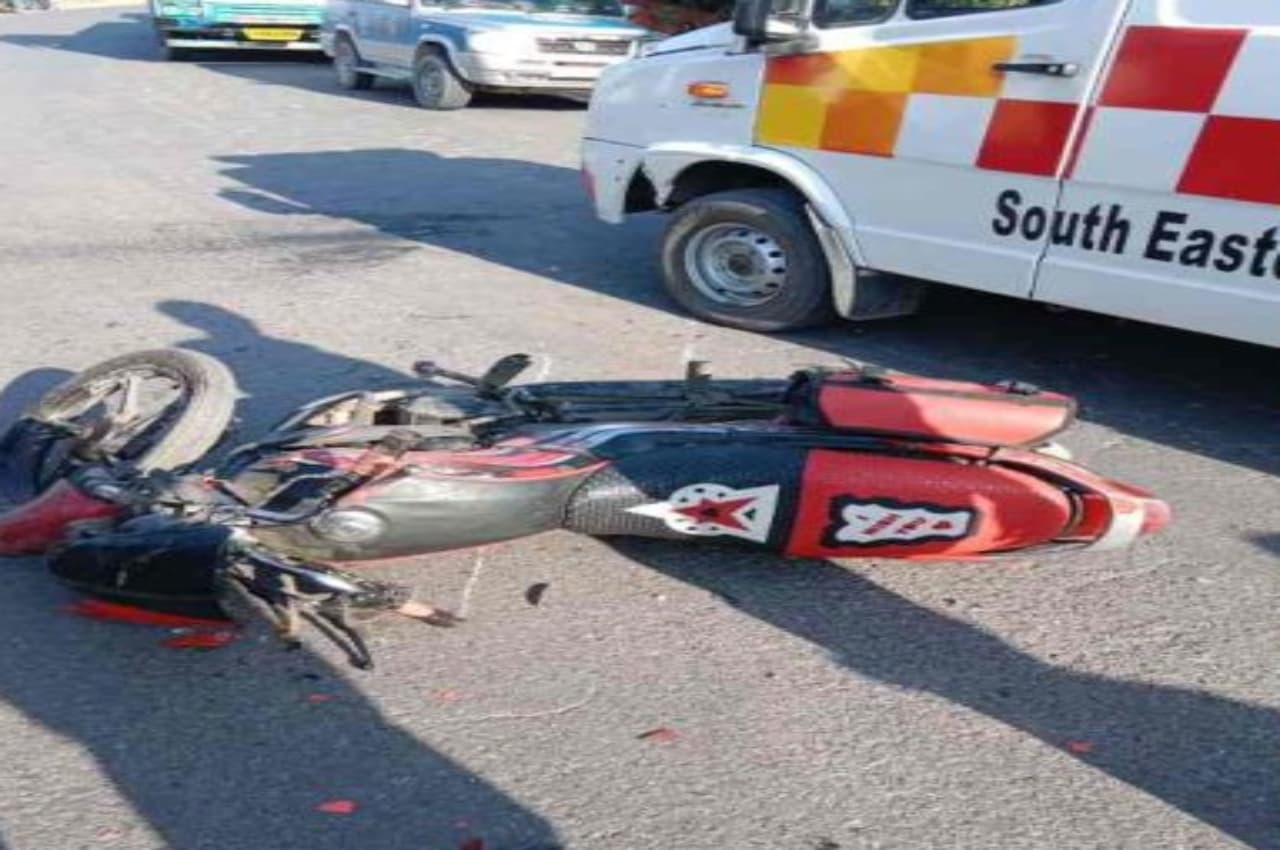 Chhattisgarh Road Accident: कैप्सूल वाहन से टकराई बाइक, मौके पर 2 युवकों की मौत