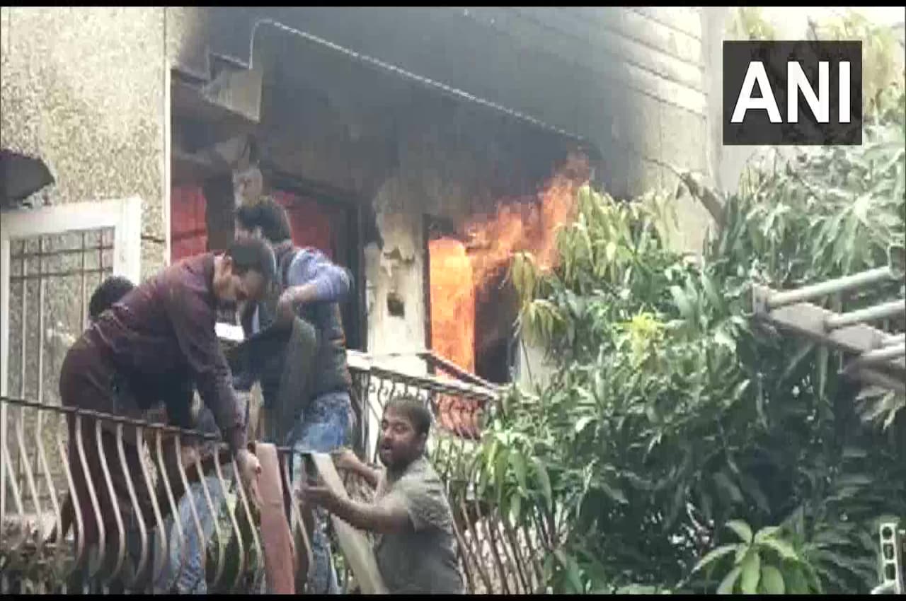 लखनऊ में कारोबारी के घर लगी भीषण आग, बुजुर्ग महिला की मौत, अब घर में बची है सिर्फ एक बेटी