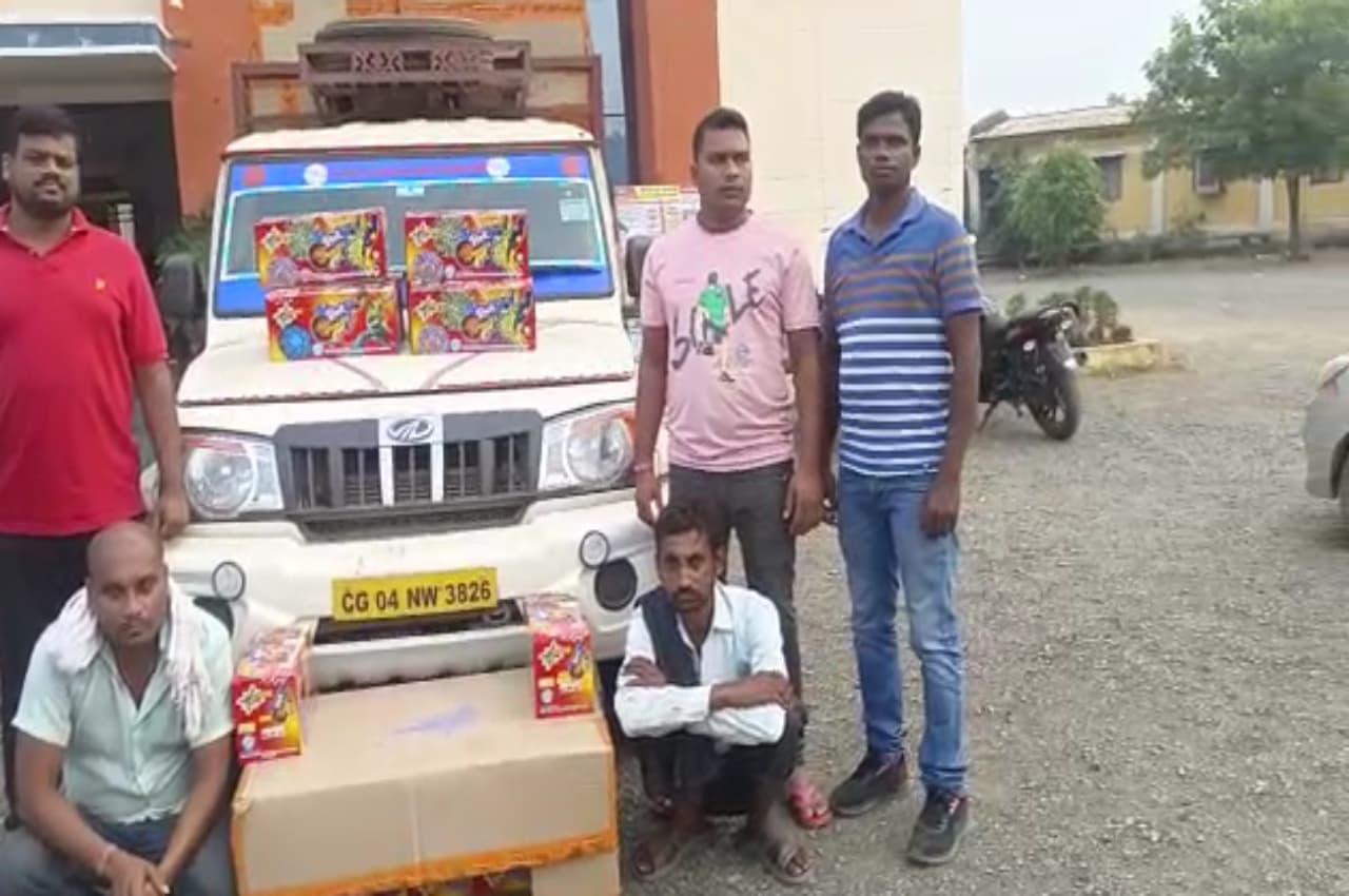 Mahasamund News: अवैध पटाखों के साथ 2 आरोपी गिरफ्तार, लाखों में है कीमत