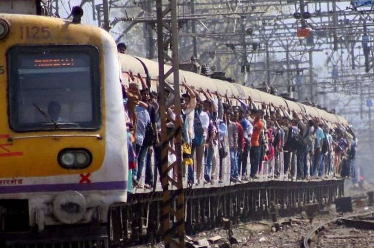 RAILWAY SPECIAL SCHEME TO PASSENGERS: भारतीय रेलवे ने दिया ऐसा दोस्त, जब कोई नहीं होता तो तब आती है ये काम