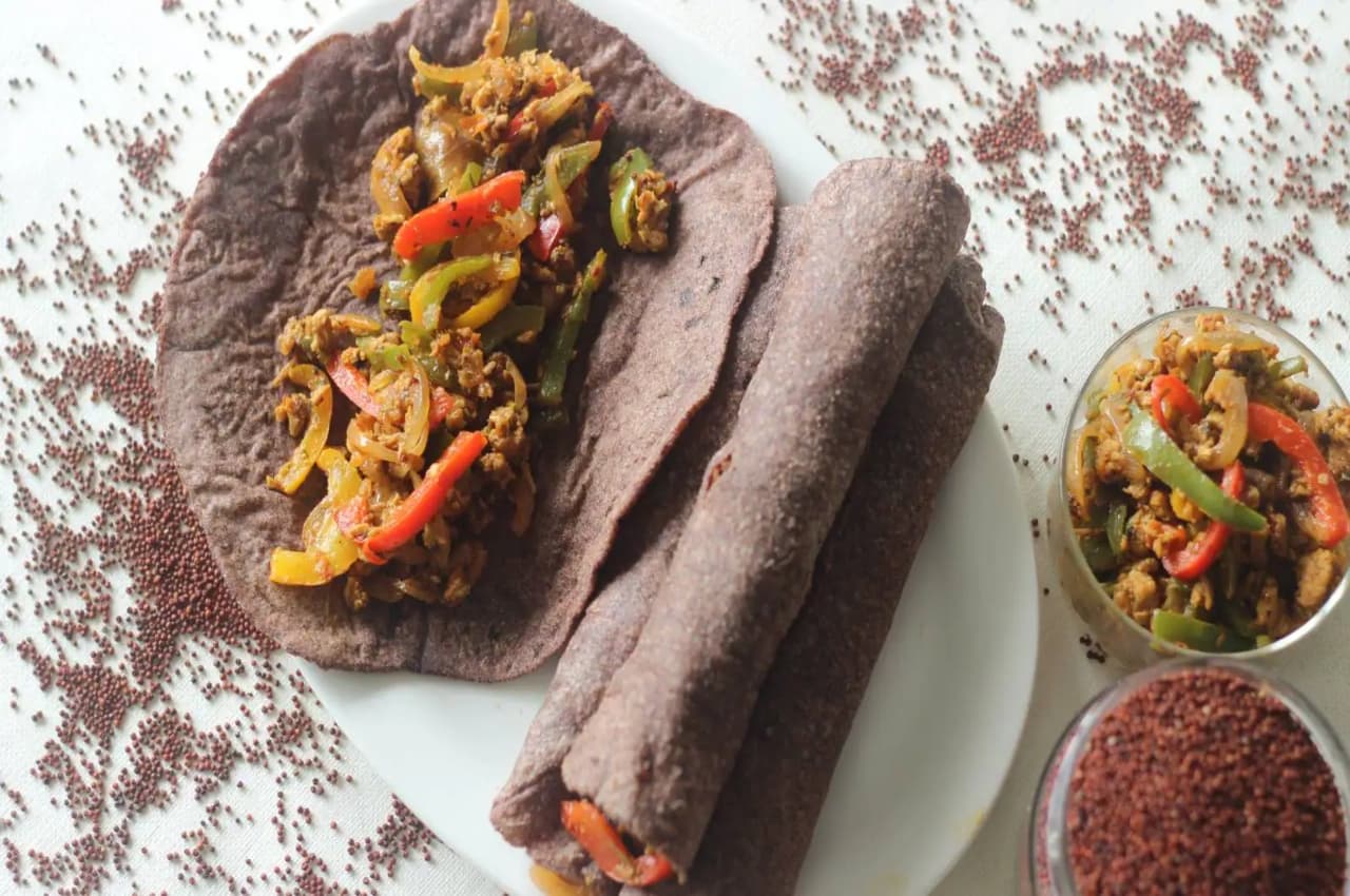 How to Make Nachni Roti: पौष्टिकता से भरपूर होती है नाचनी रोटी, इस विधि से लंच के लिए बनाएं