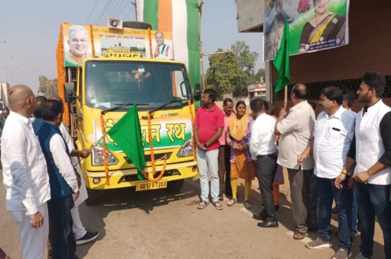 पालिका उपाध्यक्ष की पहल, गौ वंश के चारे की व्यवस्था करने 'पैरा दान रथ' को दिखाई हरी झंडी