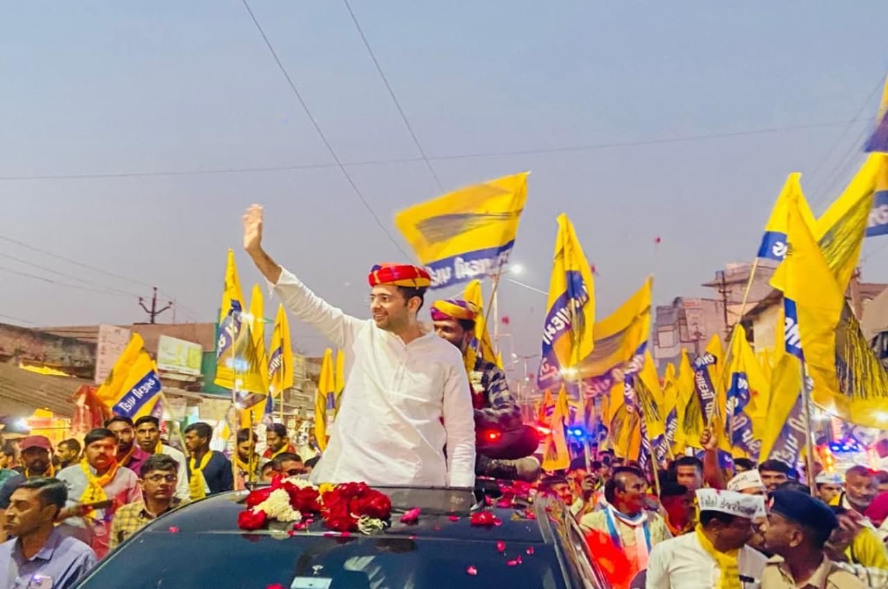 गुजरात के लोग अगर इस महंगाई से बचना चाहते हैं तो उनके पास केवल एक ही उपाय है 'अरविंद केजरीवाल': राघव चड्ढा