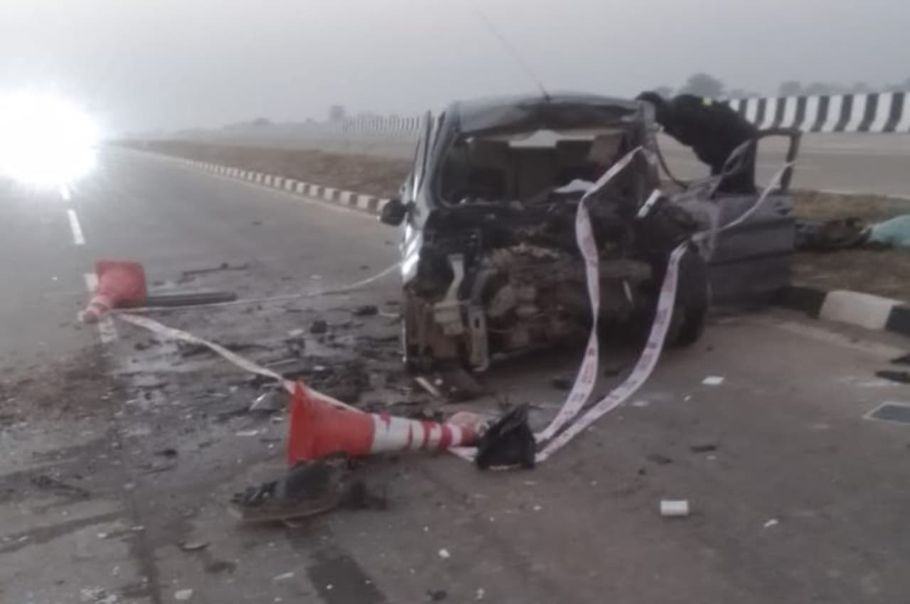 Raipur Road Accident: ट्रक की टक्कर से आरक्षक दंपति की मौत, बच्चों के सिर से उठा माता-पिता का साया