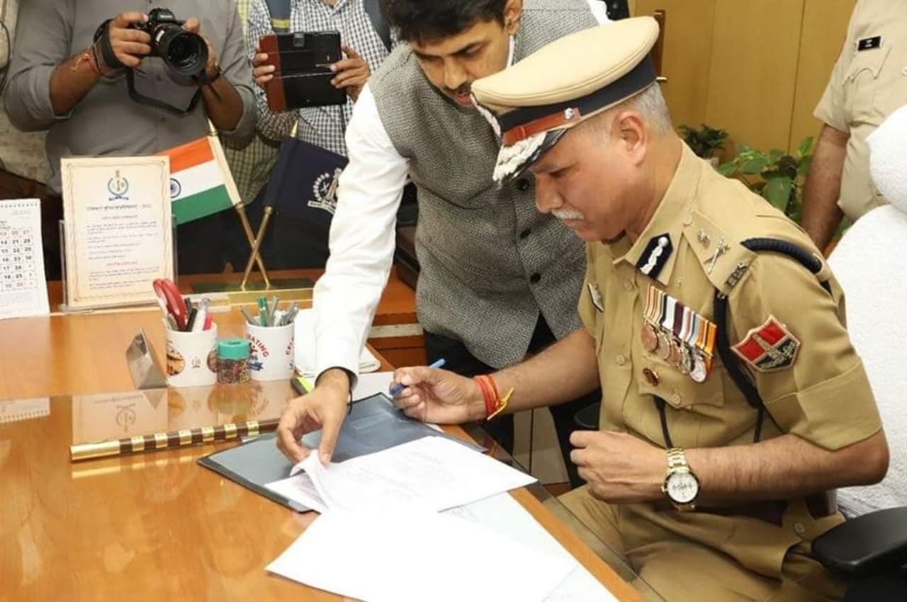 DGP उमेश मिश्रा की नई पहल, थाना स्तर पर थानाधिकारी करेंगे डेढ़ घंटा रोजाना जनसुनवाई