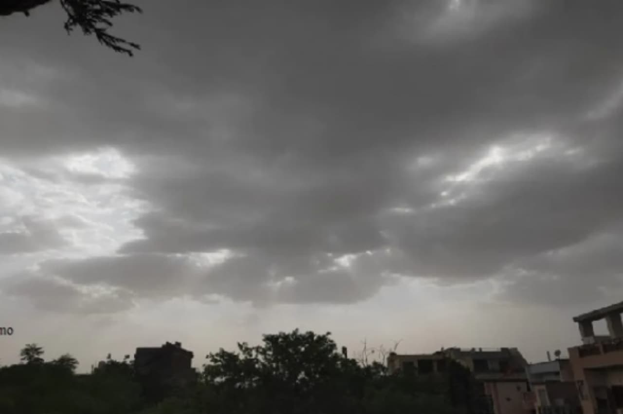 Rajasthan Weather Update: प्रदेश में बदला मौसम का मिजाज, कई जिलों में झमाझम बारिश तो कुछ इलाकों में ओलावृष्टि