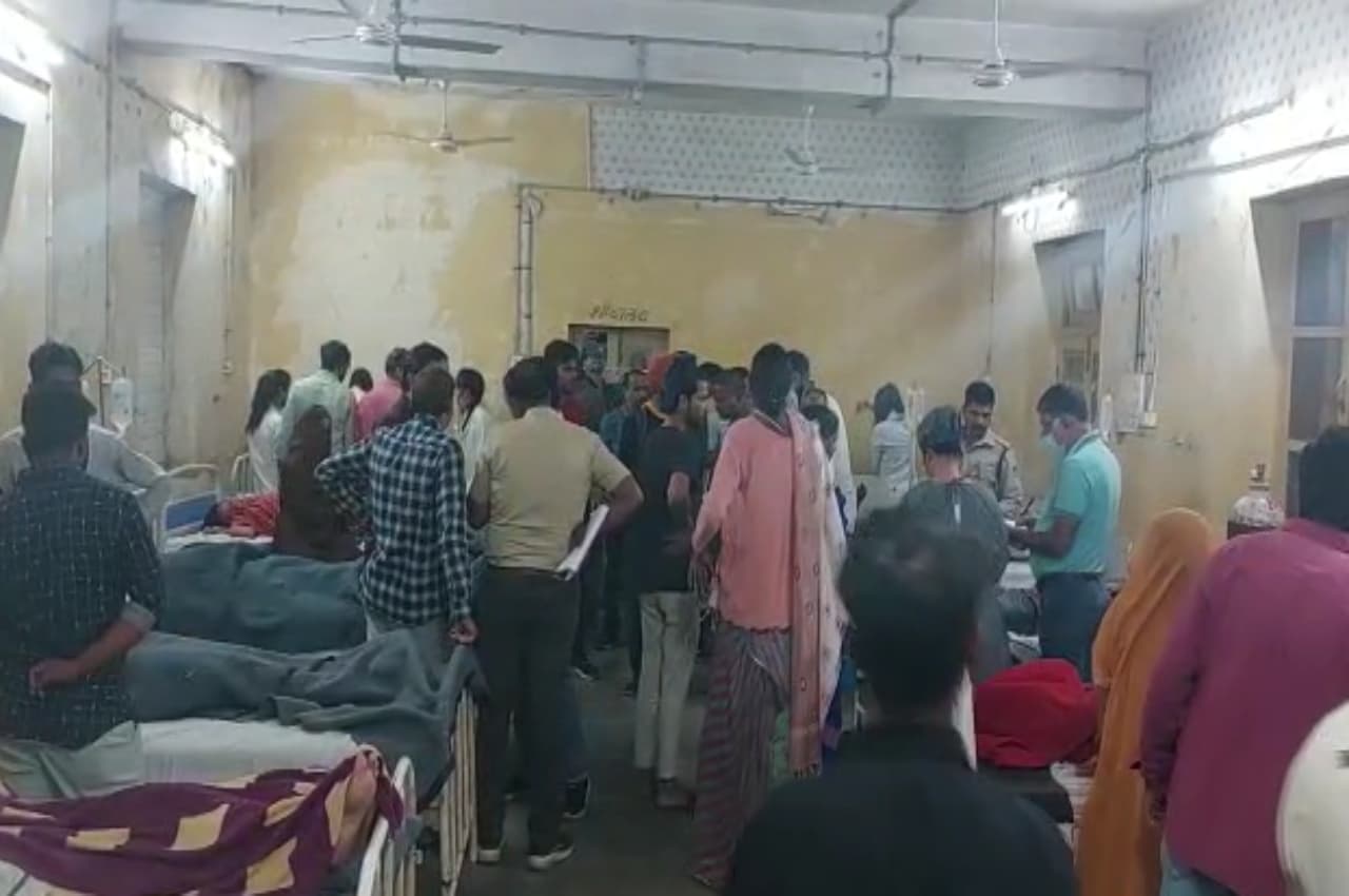 Ratlam Road Accident: तेज रफ्तार कार ने मजदूरों को कुचला, मौके पर चार की मौत, 8 से ज्यादा घायल