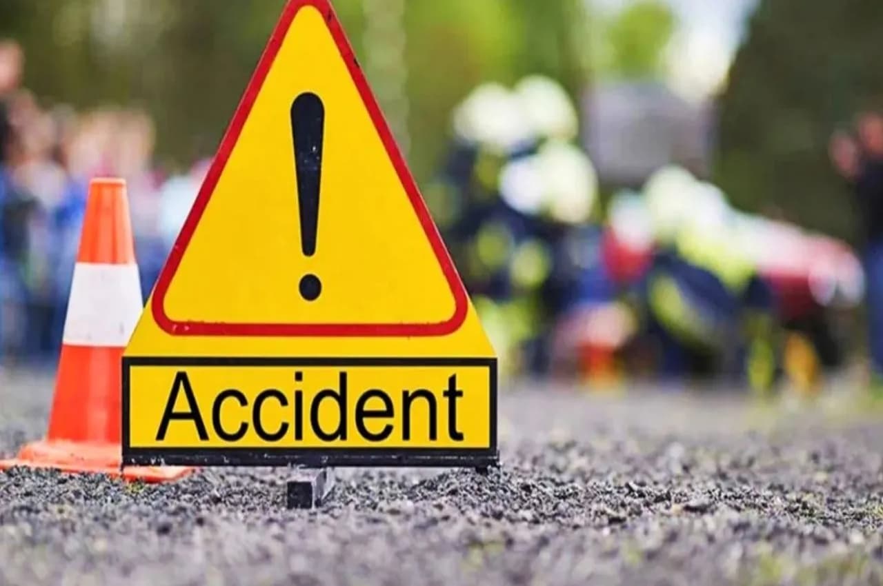 Telangana Accident: सूर्यापेट में ट्रैक्टर और ट्रक के बीच टक्कर, पूजा कर लौट रहे 5 लोगों की मौत, 20 घायल Telangana Accident: सूर्यापेट में ट्रैक्टर और ट्रक के बीच टक्कर, पूजा कर लौट रहे 5 लोगों की मौत, 20 घायल