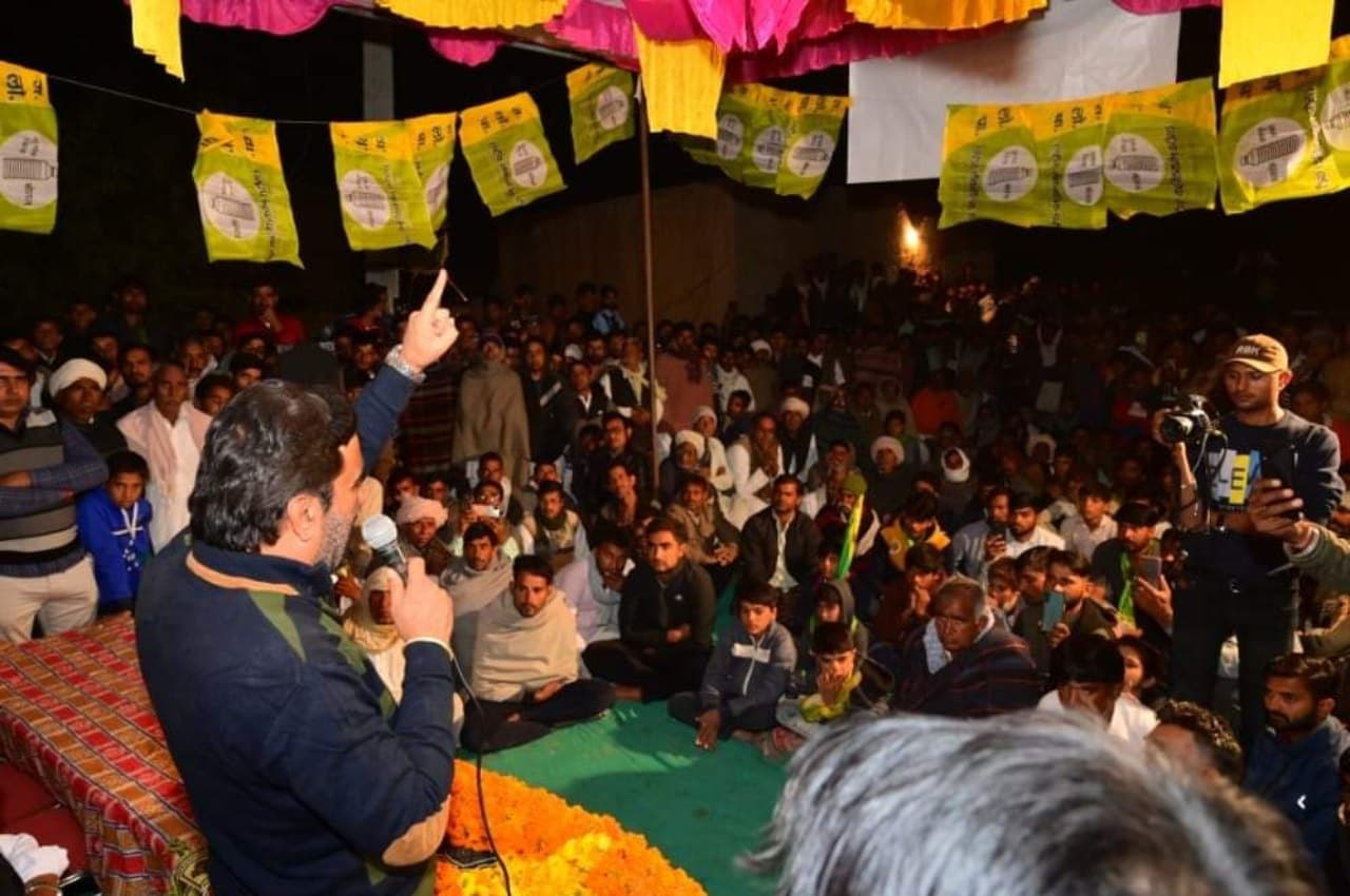 "दारुड़ी को दो बार सीएम बनाया...", सरदारशहर में प्रचार के दौरान सांसद हनुमान बेनीवाल का विवादित बयान