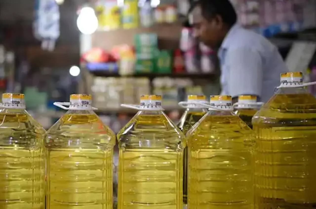 Sarso Tel Price Today: बढ़ती महंगाई के बीच आम जनता को राहत, खाने के तेल हुए सस्ते