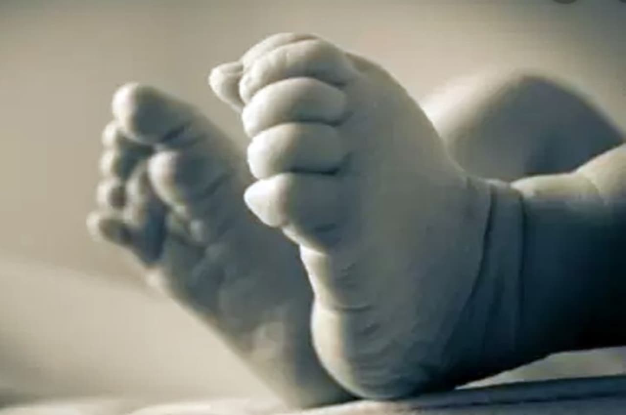 शहडोल में ममता शर्मसार: गर्ल्स हॉस्टल के पीछे मिला नवजात का शव, इलाके में मचा हड़कंप