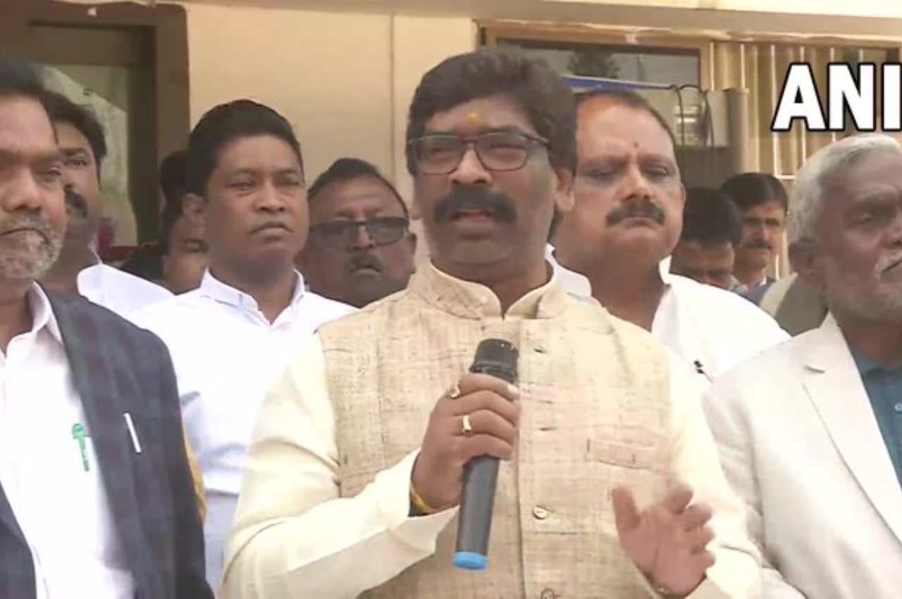 अवैध खनन मामले में ईडी दफ्तर पहुंचे सीएम हेमंत सोरेन, लगाया साजिश का आरोप