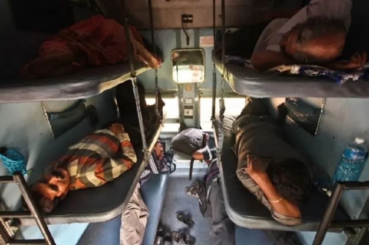 Indian Railways Update: बड़ी खबर! जल्द IRCTC से आधार कार्ड को लिंक करें, मिल रही है ये स्पेशल सर्विस