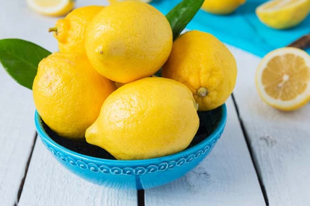 Lemon benefits: सर्दियों में रात के वक्त बिस्तर पर रख लें 1 नींबू...मिलेंगे यह जबरदस्त फायदे