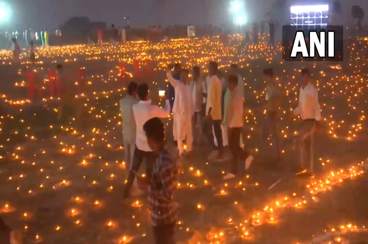 तुसली विवाह के मौके पर जगमगाए वाराणसी के घाट, पांच लाख दीयों के साथ जगे प्रभु नारायण, देखें Video