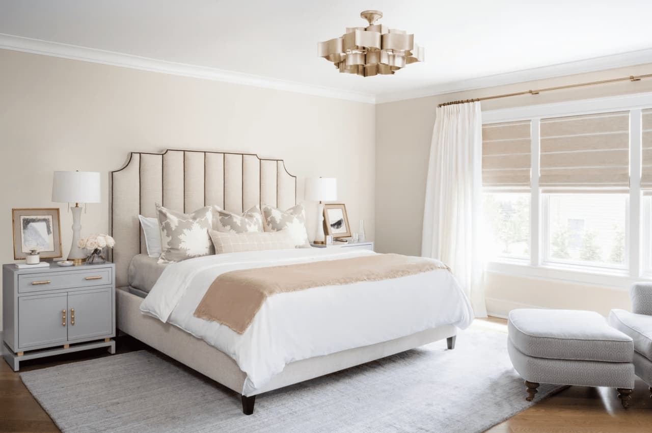 Bedroom Vastu: हैप्पी और रोमांटिक लाइफ के लिए बेडरूम में आजमाएं ये वास्तु टिप्स