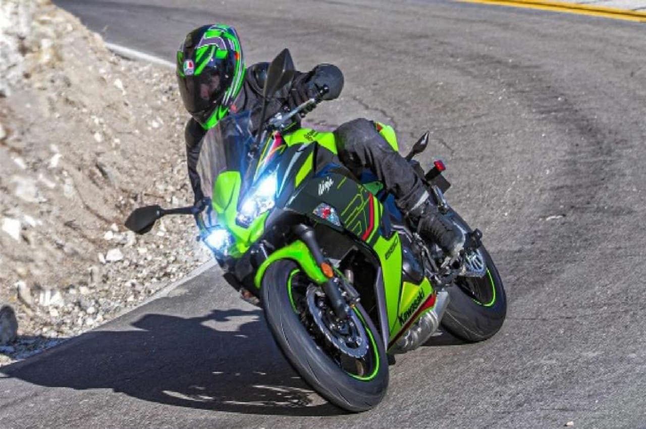 Kawasaki Ninja 2023: स्पोर्ट्स बाइक के दीवानों के लिए भारतीय बाजारों में आई 650cc की ये धमाकेदार सवारी, प्राइस समेत जानें- खासियतें