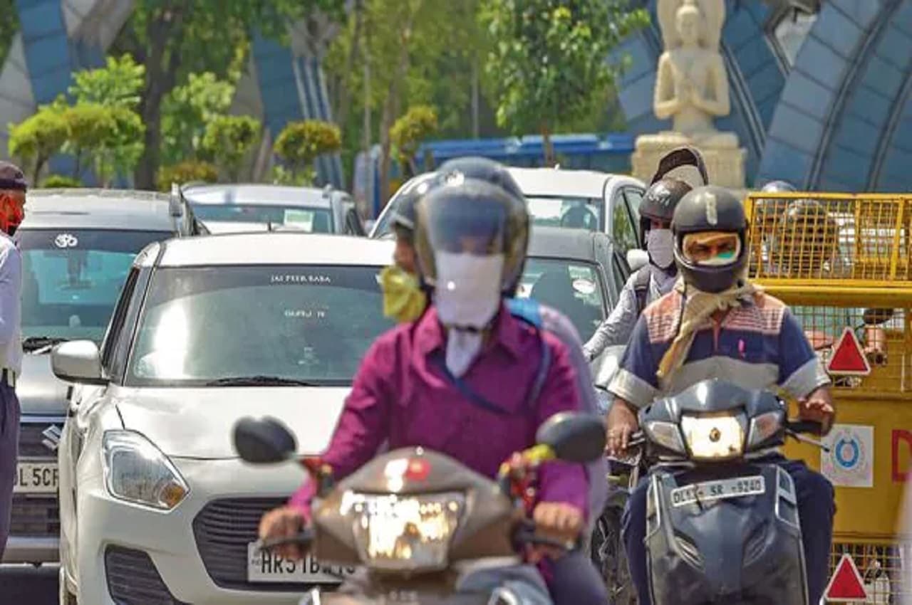 New Traffic guideline: बड़ी खबर! अब हेलमेट पहनने पर भी कटेगा 2000 का चालान, यहां जानिए नए नियम