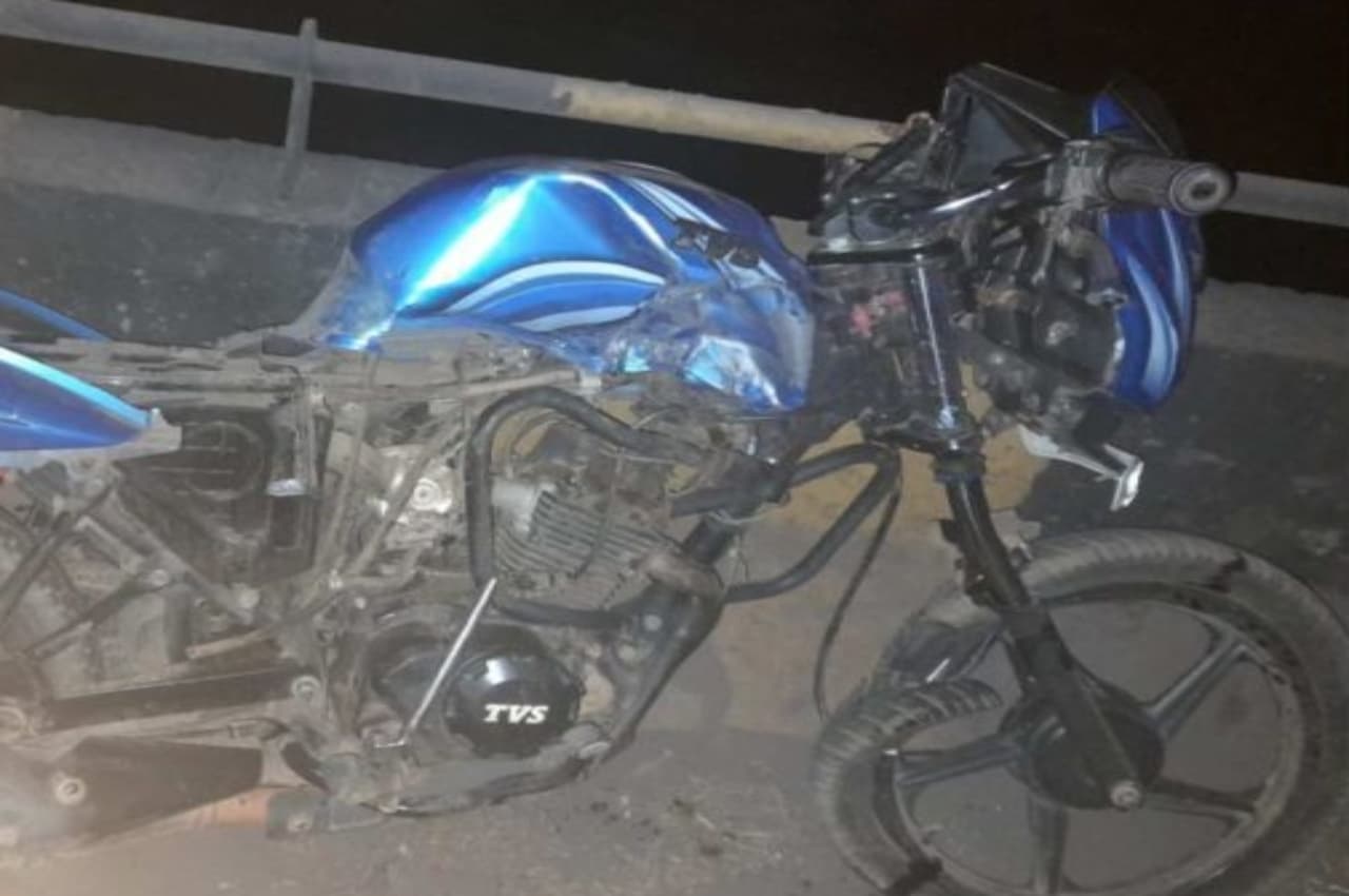 Raipur Accident: तेज रफ्तार ट्रक ने मारी बाइक को टक्कर, मौके पर एक की मौत, दूसरे युवक की हालत गंभीर