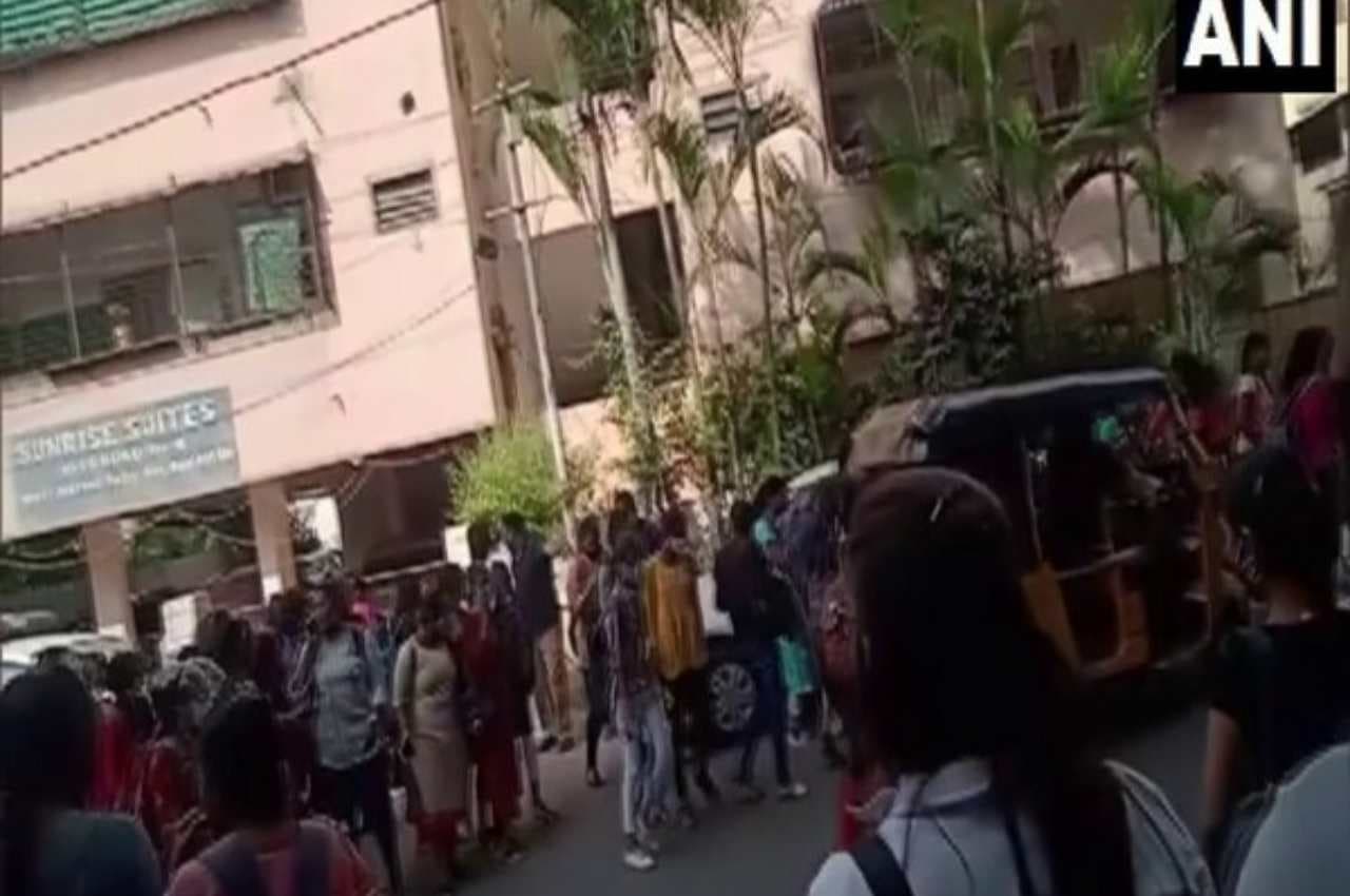 हैदराबाद के कॉलेज की लैब में हुआ केमिकल लीक, 25 स्टूडेंट्स बीमार पड़े