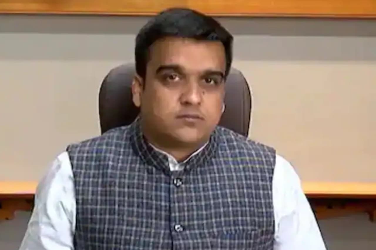 मोरबी पीड़ितों के लिए... गुजरात के गृह मंत्री ने नॉमिनेशन पर ढोल, लाउडस्पीकर के लिए किया मना