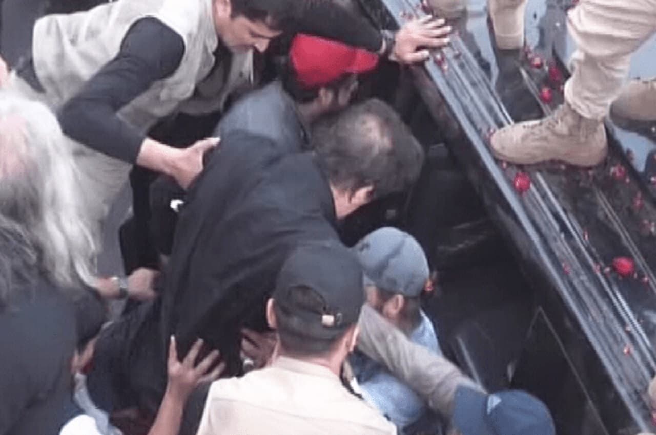 Imran khan Shot: हमलावर AK-47 लेकर आ गया सामने, 3-4 बार मारी गोली...पढ़ें- इमरान के साथी ने क्या बताया