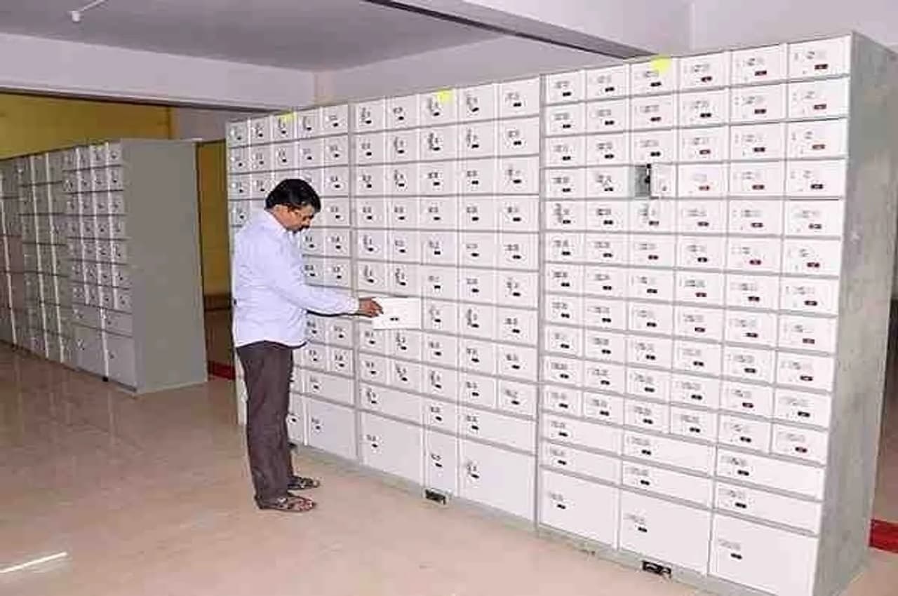 RBI issued new guideline: ग्राहकों के लिए अच्छी खबर, अगर बैंक लॉकर से कुछ भी हुआ चोरी तो बैंकों की आएगी शामत! जल्दी पढ़ें नए नियम