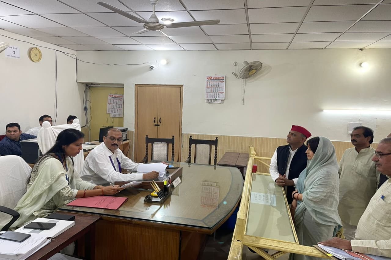 Mainpuri By-Election: डिंपल यादव ने सपा की ओर से किया नामांकन, पिता की याद में भावुक होकर अखिलेश ने कही ये बातें