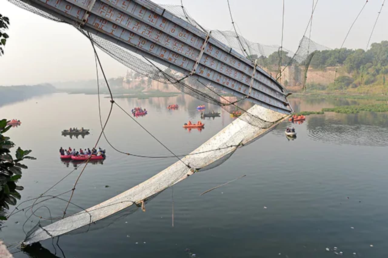 Morbi Bridge Collapse: मोरबी ब्रिज हादसे में 1262 पेज की चार्जशीट दाखिल, ओरेवा ग्रुप के मालिक का भी नाम शामिल