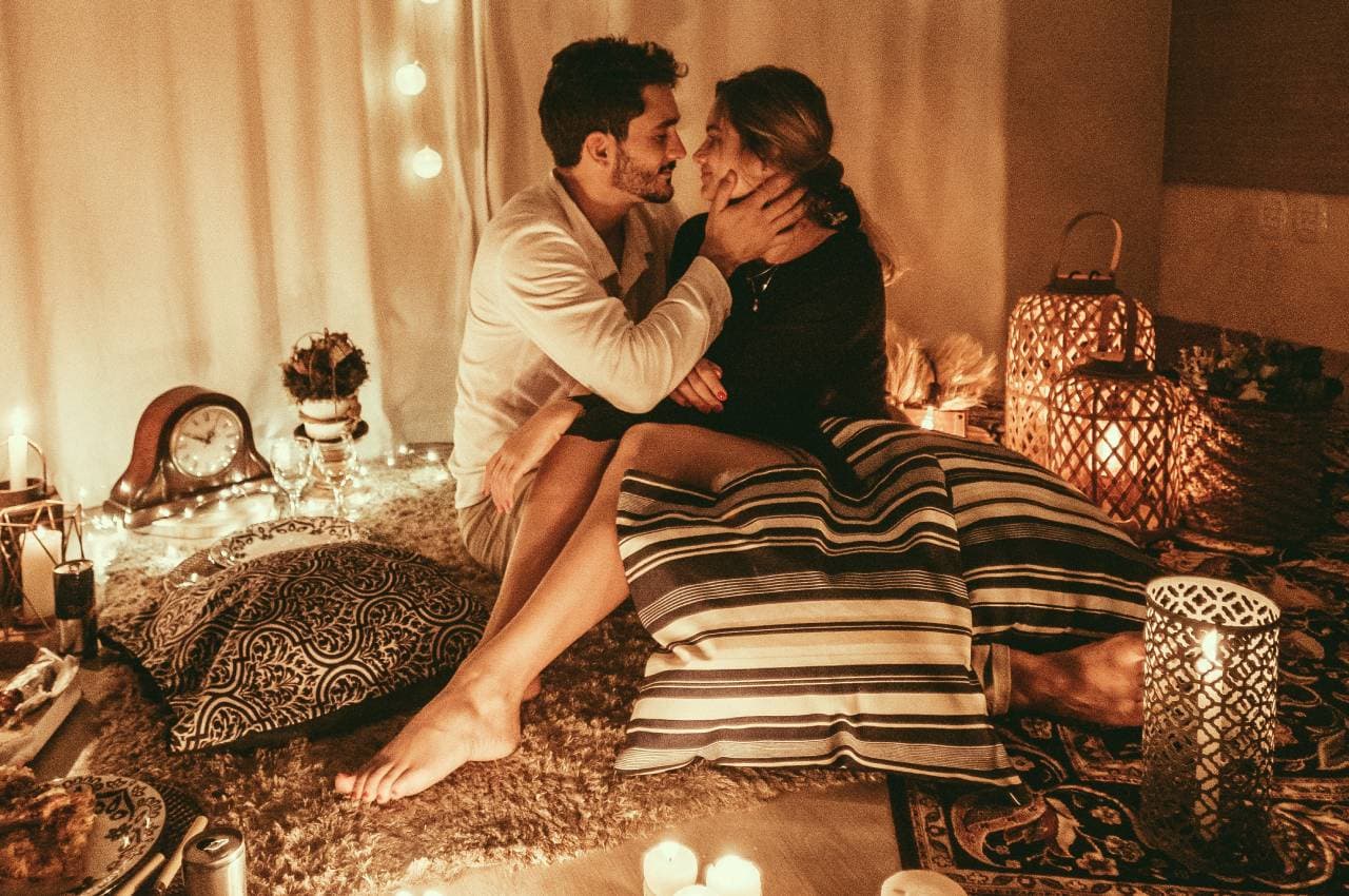 Most Romantic Rashi: इन 4 राशियों के लड़के-लड़कियां होते हैं रोमांटिक, ऐसी होती हैं इनकी इच्छाएं