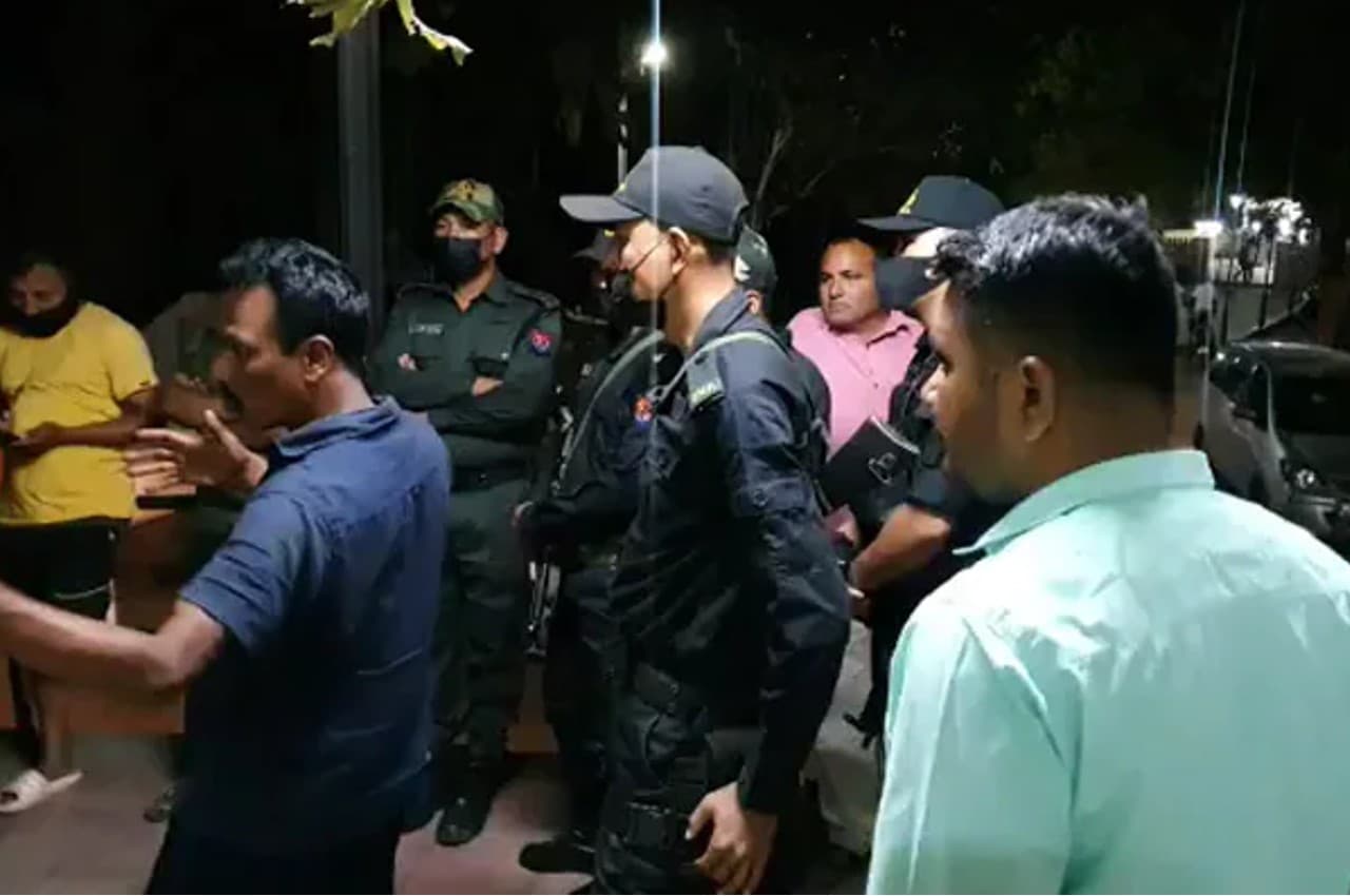 Gujarat Election 2022: पोरबंदर में चुनावी ड्यूटी पर तैनात IRB के जवान ने की फायरिंग, दो जवानों की मौत