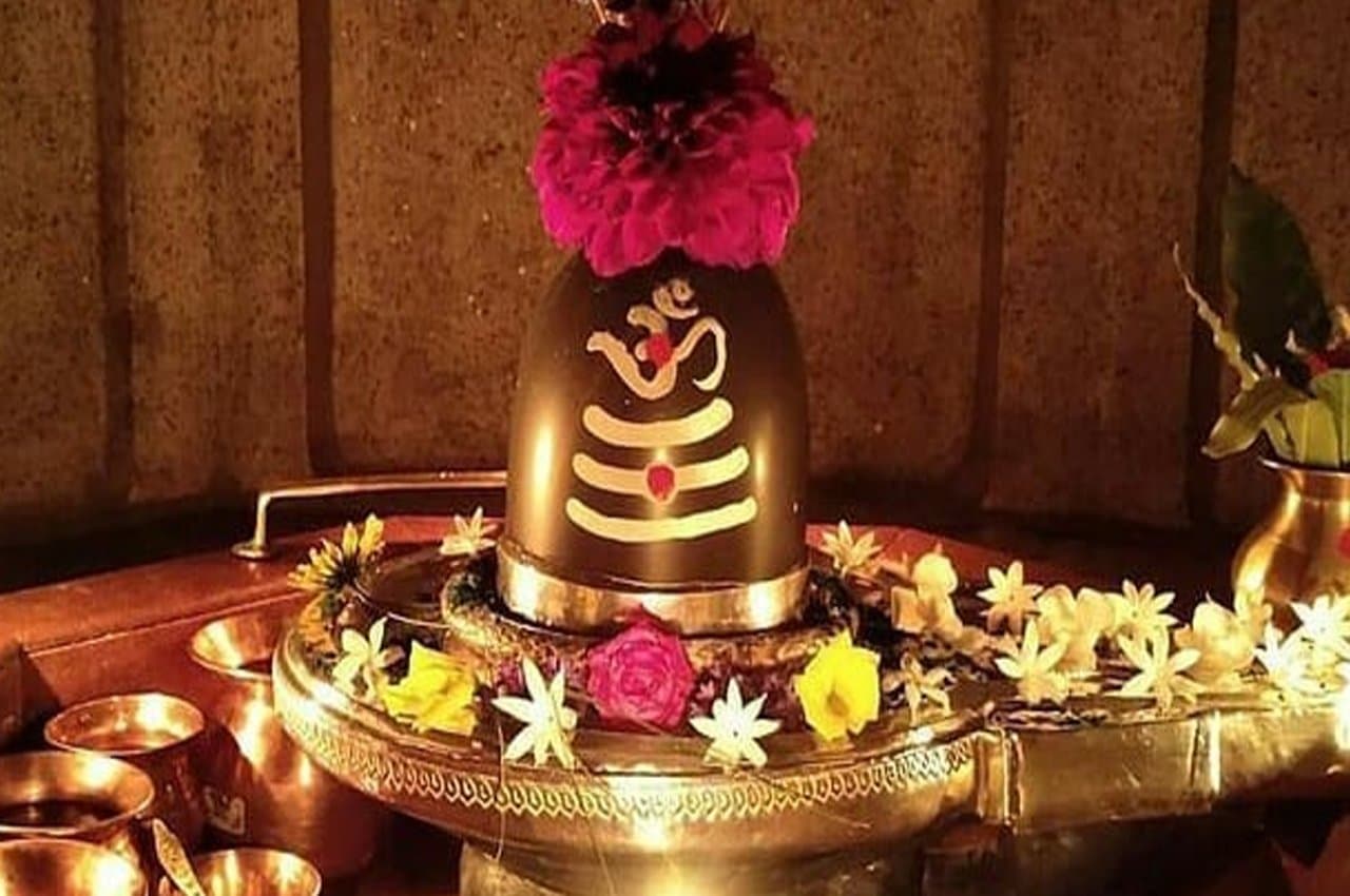 Som Pradosh Vrat: सोमवार को करें शिव के उपाय, सुख-संपत्ति-समृद्धि तीनों मिलेंगे