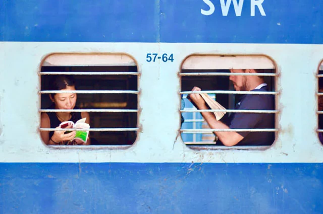 Indian Railways: बड़ी खबर! 5 घंटे बंद रहेगी रेलवे टिकट बुकिंग सेवा, जानिए क्या है वजह