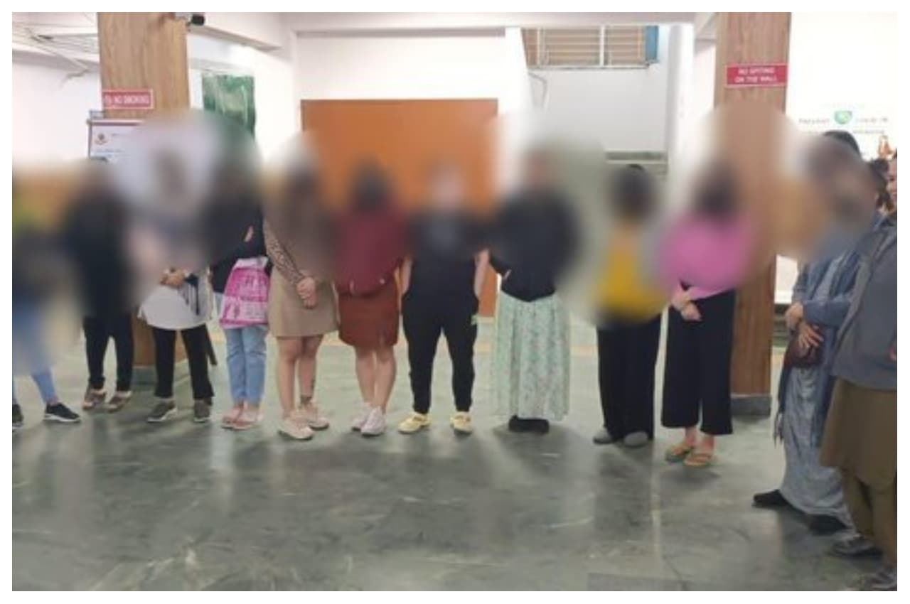 दिल्ली स्पा सेंटर की आड़ में चल रहा था देह व्यापार, 7 थाई महिलाएं समेत 13 लोग धरे
