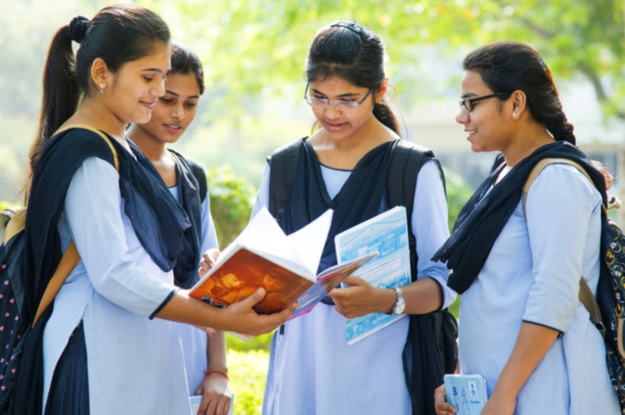 CBSE Board Exam 2023: सीबीएसई ने जारी की 10वीं-12वीं परीक्षा की तारीख और टाइम टेबल, यहां एक क्लिक पर करें डाउनलोड