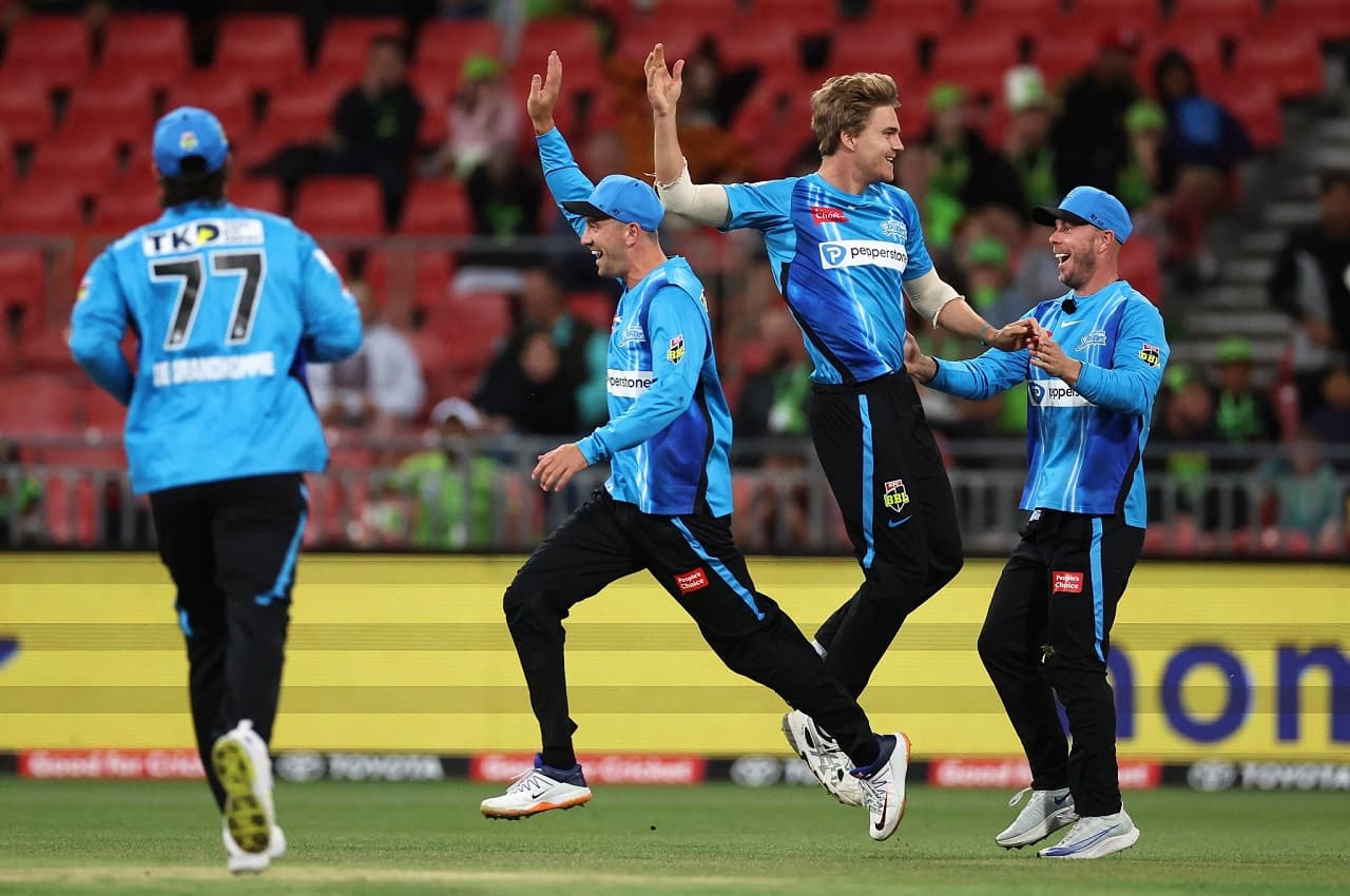 Big Bash 2022-23: अविश्वसनीय...मात्र 15 रन पर सिमट गई सिडनी थंडर, एडिलेड स्ट्राइकर्स की ऐतिहासिक जीत