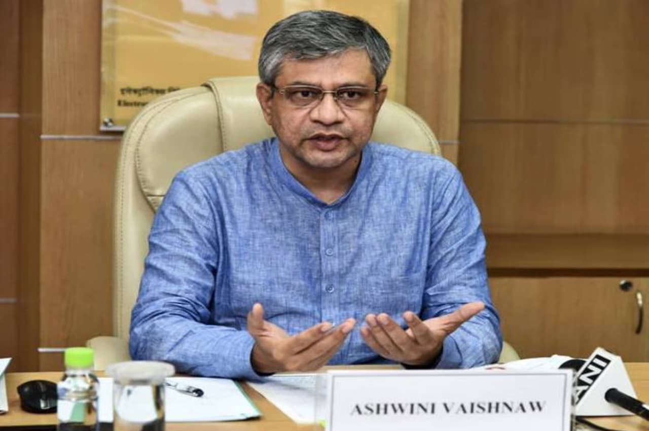 Indian Railways: बड़ी खबर! वरिष्ठ नागरिकों को किराए में छूट मिलेगी या नहीं? अश्विनी वैष्णव ने दी ये जानकारी