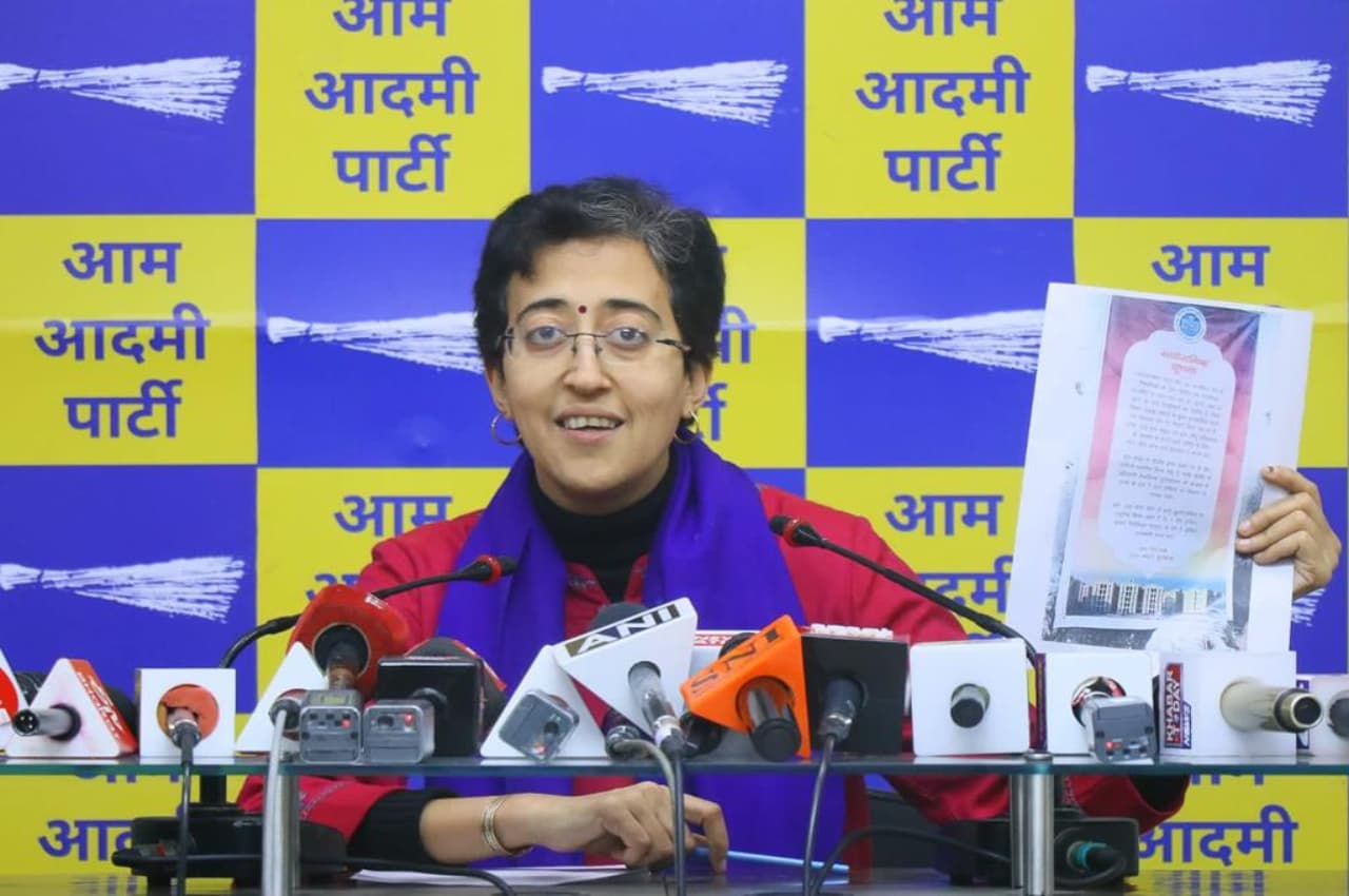 'जहां झुग्गी वहां मकान' देने के जिस वादे पर बीजेपी ने एमसीडी चुनाव लड़ा, वो निकला झूठा- अतिशी