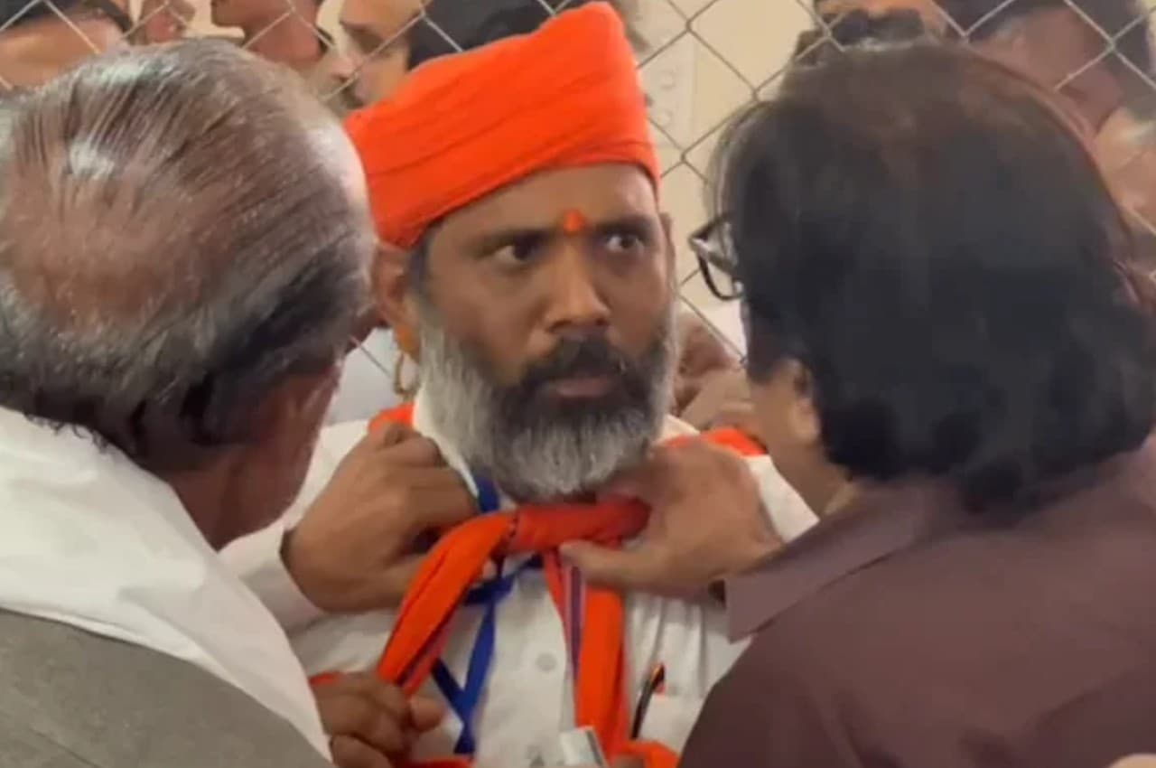 Election results 2022: कांग्रेस प्रत्याशी भरत सोलंकी ने की आत्महत्या की कोशिश, EVM में गड़बड़ी का लगाया आरोप