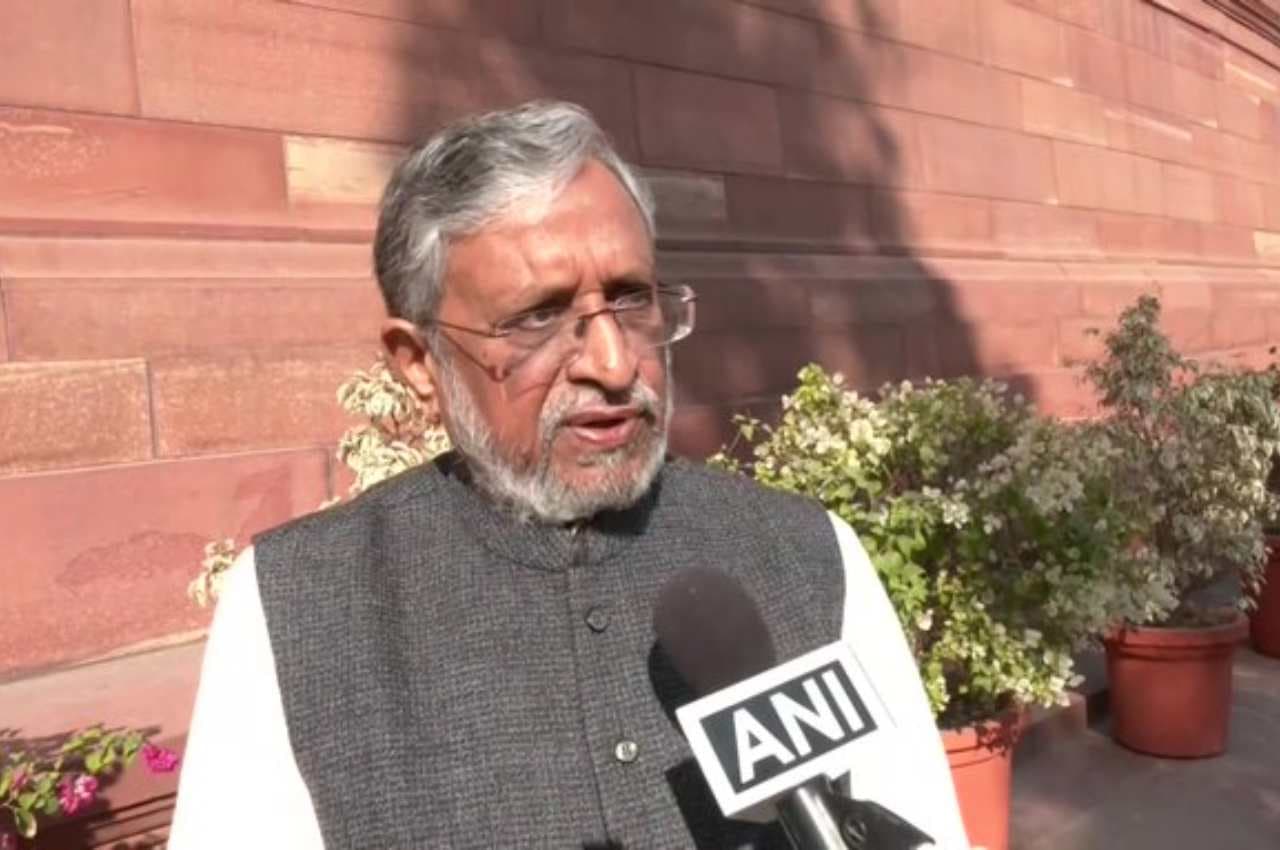 बिहार जहरीली शराब कांड: विधानसभा में विपक्ष का बवाल, सुशील मोदी बोले- क्या बिहार पुलिस राज में है?