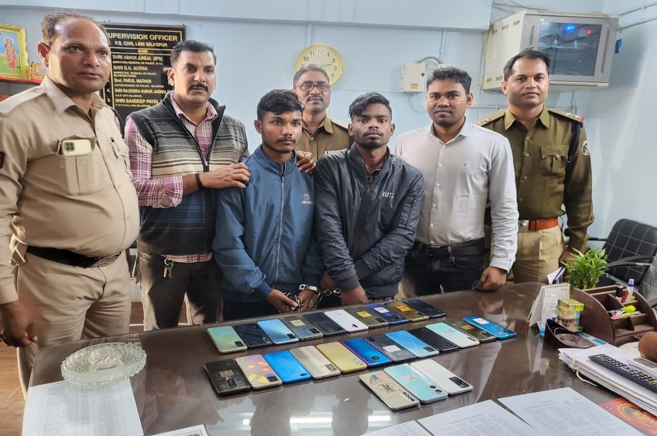 Bilaspur Crime News:  इन्टरस्टेट मोबाइल चोर गिरोह का पर्दाफाश, खाते से उड़ाए 3 लाख 85 हजार रुपए