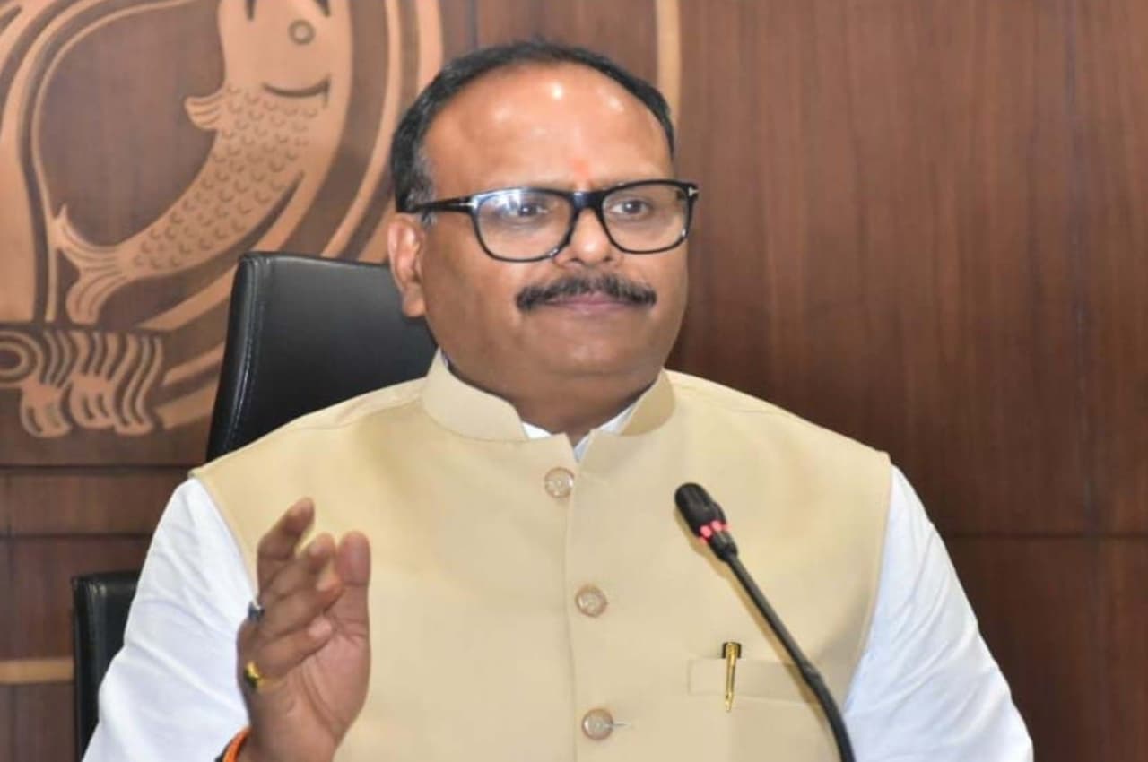 Corona Return: चीन में बढ़ते मामलों को देख UP में अलर्ट, डिप्टी CM ने सभी जिलों के लिए जारी किए सख्त निर्देश