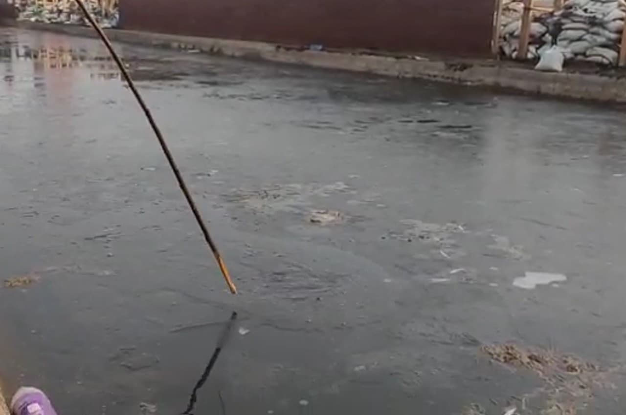 जम्मू-कश्मीर: घाटी में चिल्लई कलां की शुरुआत, श्रीनगर में पारा माइनस 4.2; डल झील पर जमी बर्फ की परत