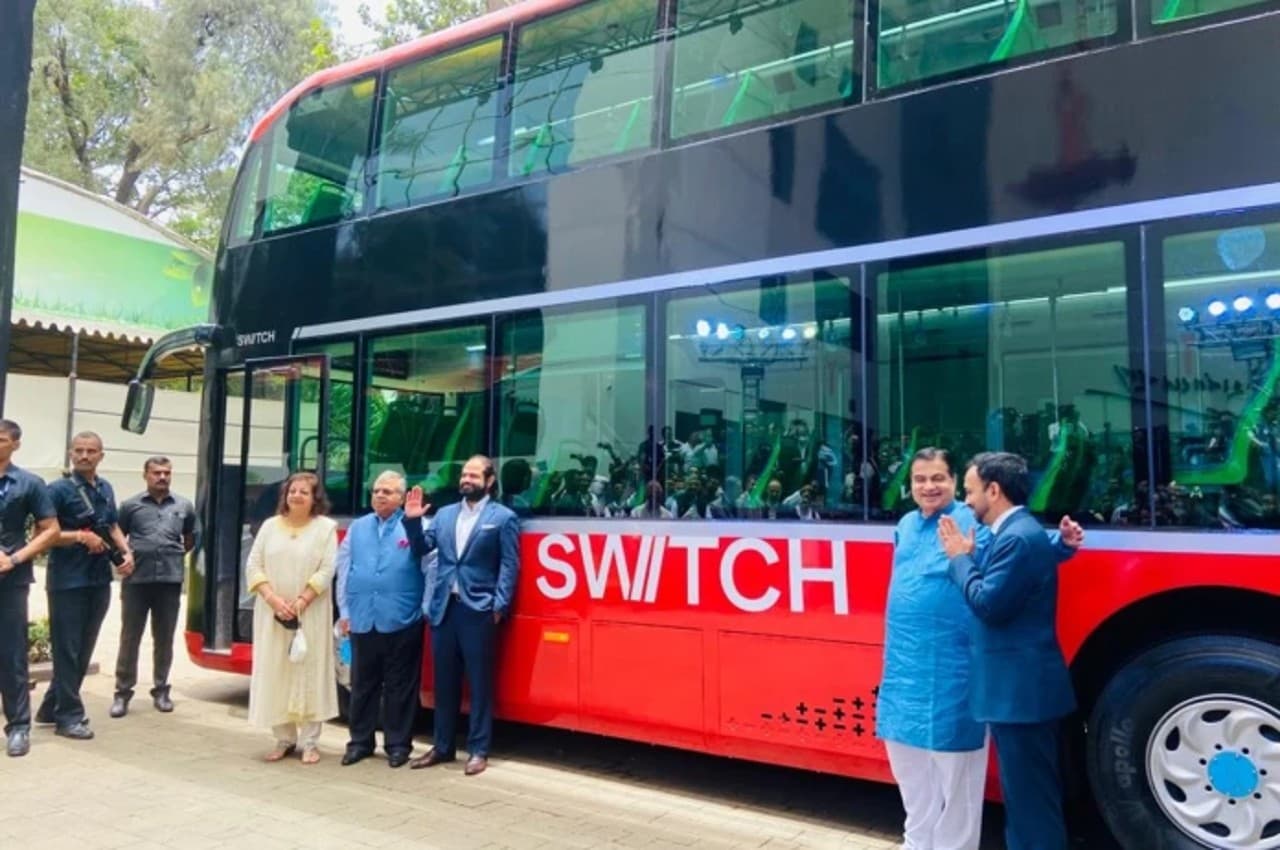 Double Decker Electric Bus: मुंबई में 14 जनवरी से दौड़ेंगी डबल डेकर इलेक्ट्रिक बसें, इस App से टिकट बुक कर सकेंगे यात्री