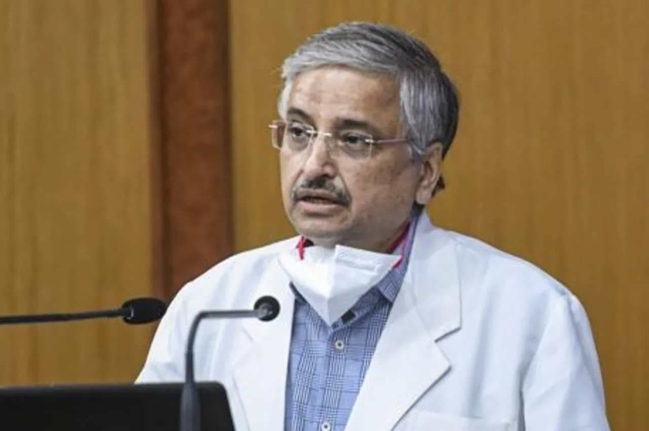 कोरोना की आशंका पर रणदीप गुलेरिया बोले- सर्दी में वायरल इंफेक्शन बढ़ जाता है, हमें सतर्क रहने की जरूरत
